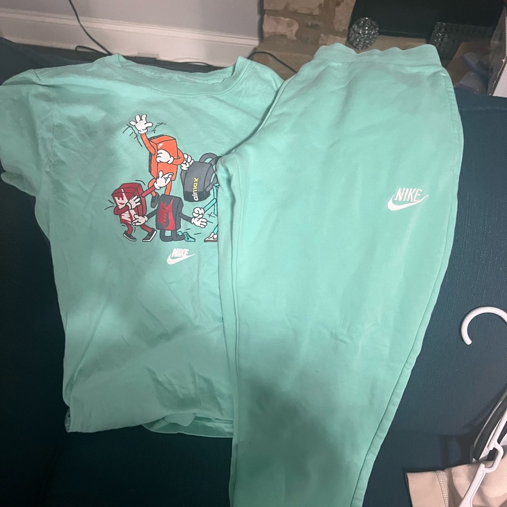 Nike Teal Graphic Sweatshirt and Joggers Set